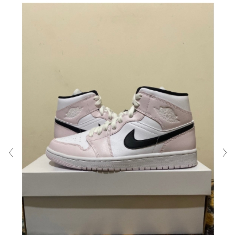 Women's Air Jordan 1
